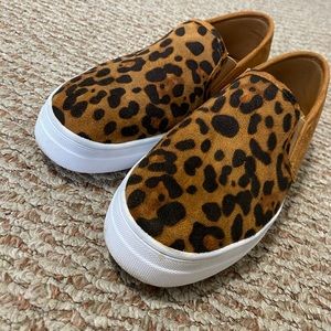 Jolimall leopard platform sneaker - size 8.